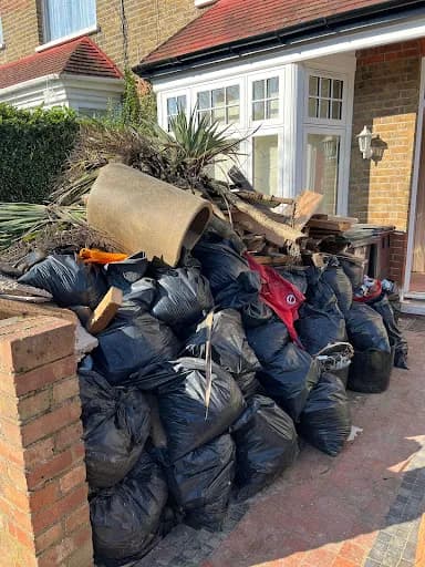 E4 Waste Clearance Services — waste collection
