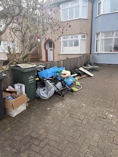 Dwayne Bucknal Trading As Squeaky Clean Removals — waste collection