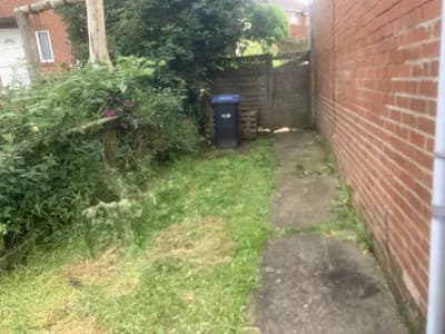 Dean Stott Trading As D & A Removals — waste collection